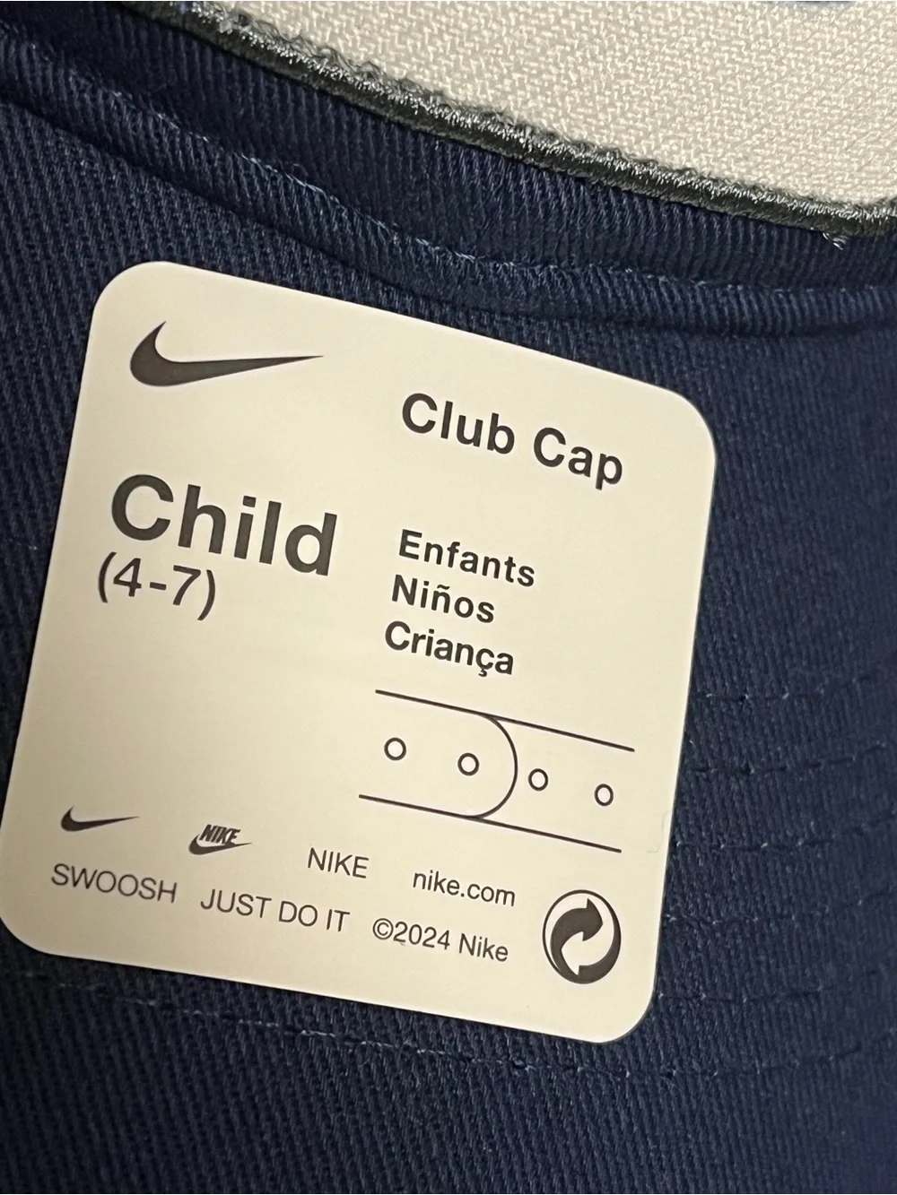 NWT Kids Nike cap navy blue (4-7)